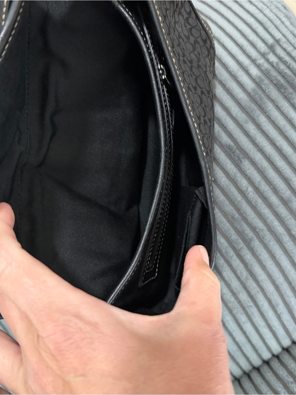 Coach Signature C Canvas & Leather Buckle Shoulder Bag Black NºC05J-6818 - Picture 4 of 5